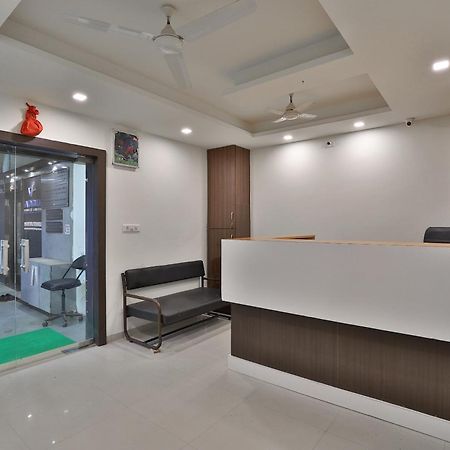 Hotel O Skyland Ahmedabad Exterior foto